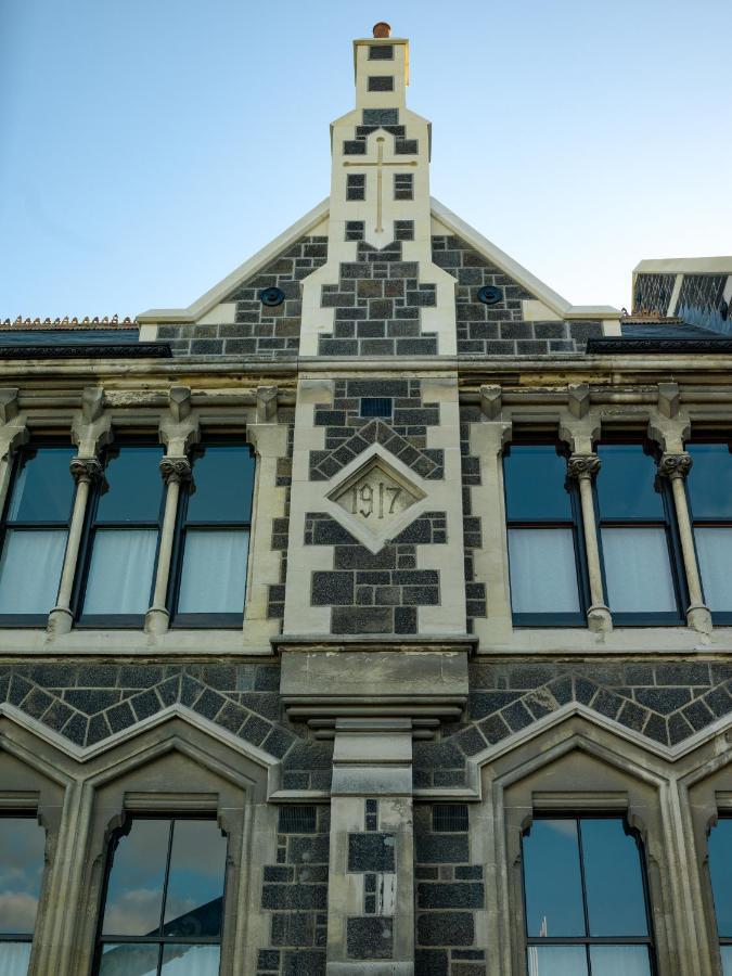 The Observatory Hotel Christchurch Bagian luar foto The 1917 date stone