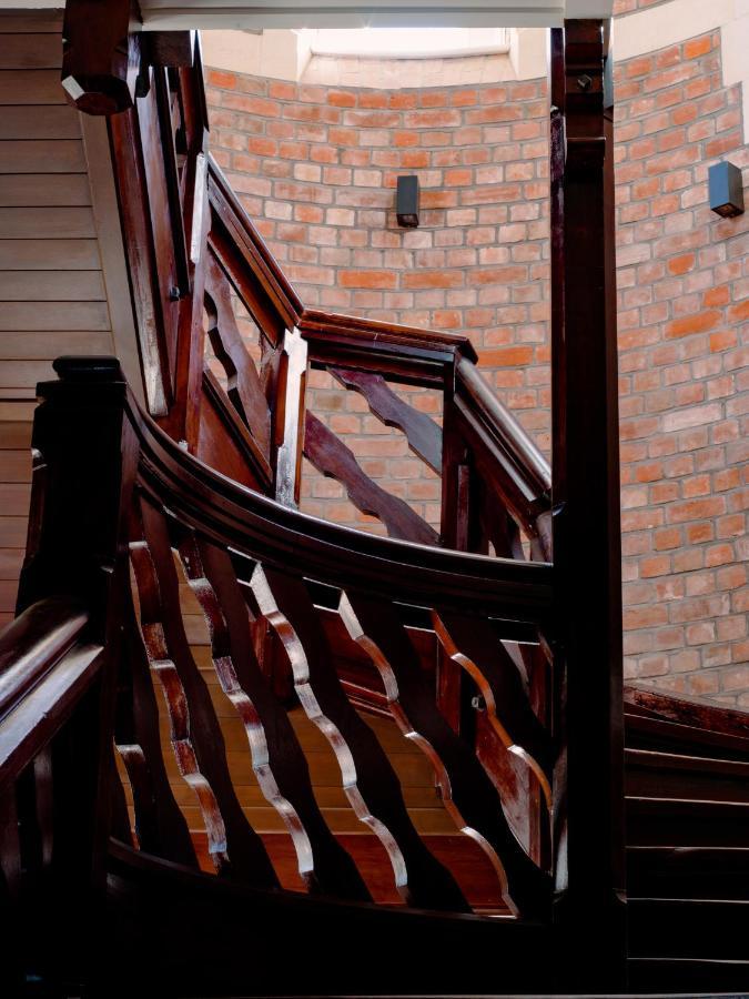 The Observatory Hotel Christchurch Bagian luar foto The staircase