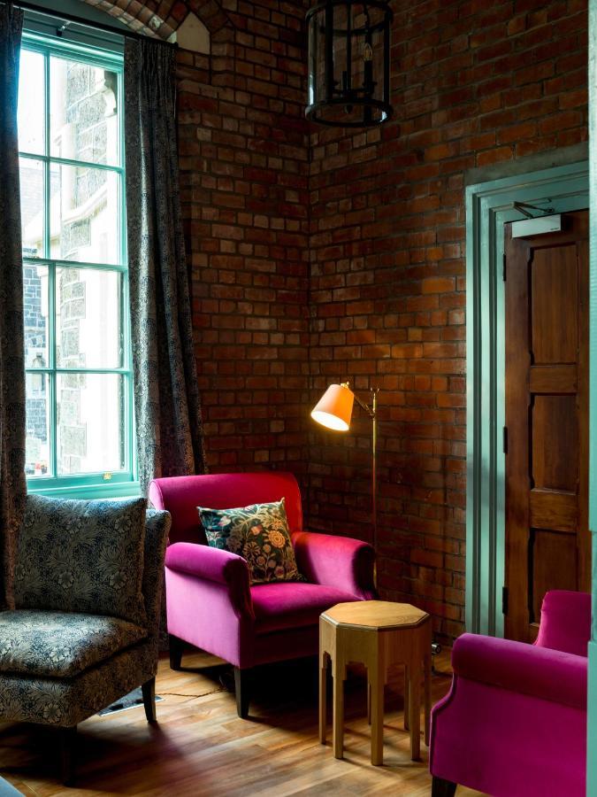 The Observatory Hotel Christchurch Bagian luar foto A room at the hotel