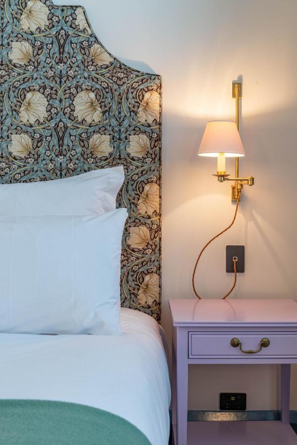 The Observatory Hotel Christchurch Bagian luar foto A wall light