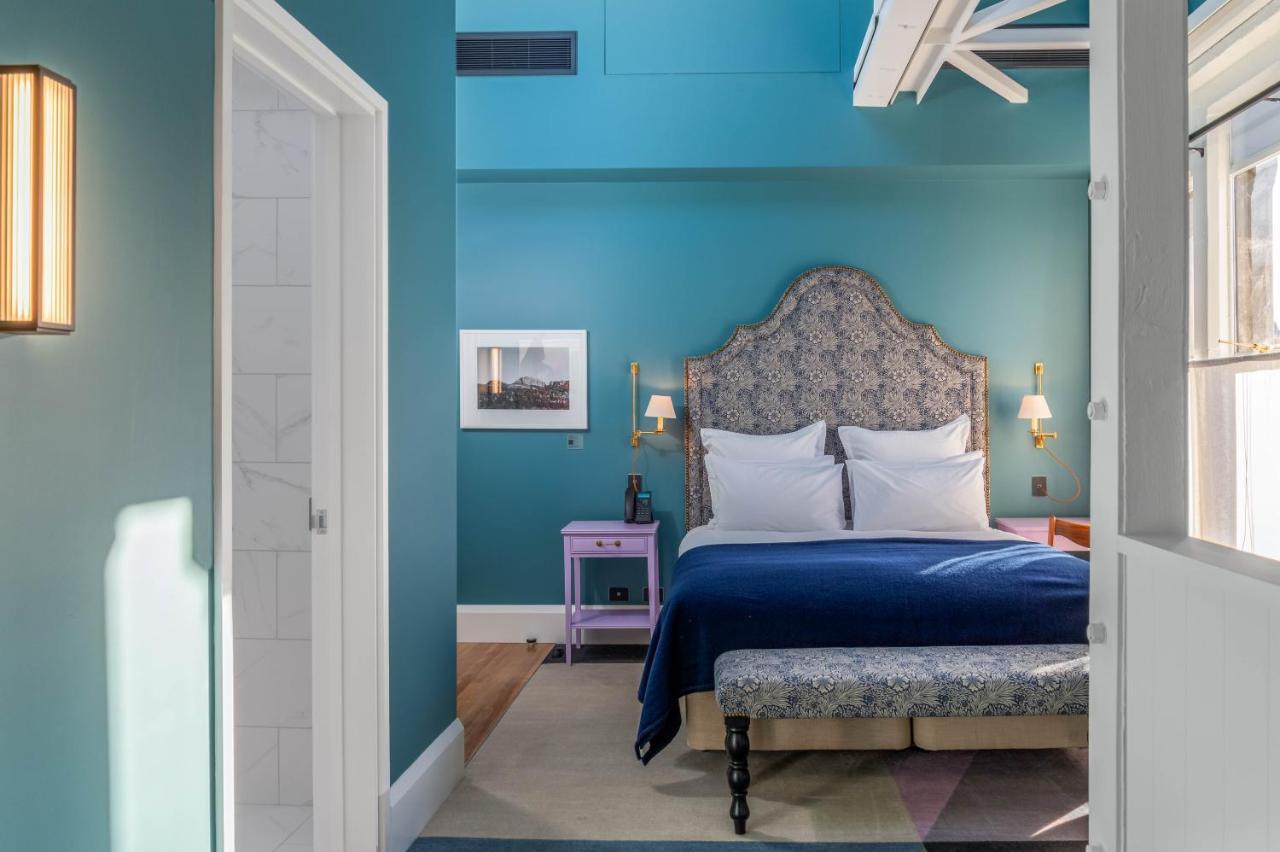 The Observatory Hotel Christchurch Bagian luar foto A bedroom at the hotel