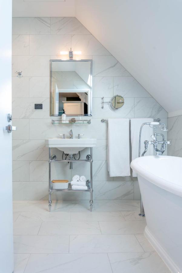 The Observatory Hotel Christchurch Bagian luar foto Bathroom