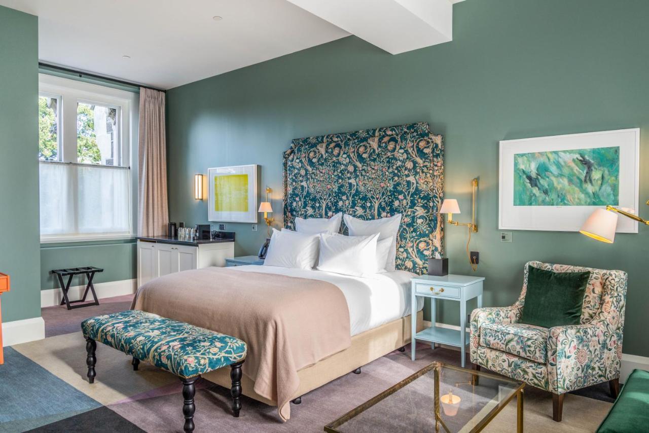 The Observatory Hotel Christchurch Bagian luar foto A bedroom at the hotel