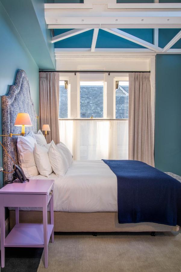 The Observatory Hotel Christchurch Bagian luar foto A bedroom at the hotel