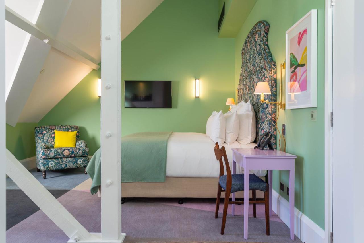 The Observatory Hotel Christchurch Bagian luar foto A room at the Hotel