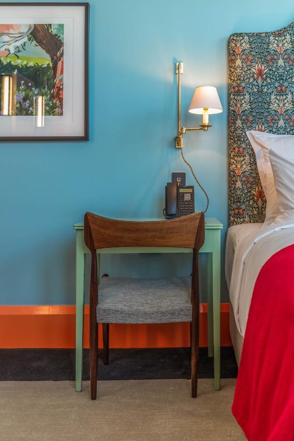 The Observatory Hotel Christchurch Bagian luar foto A telephone in a hotel room